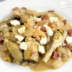 Alcachofas con jamón y huevo