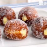Berlinas de azúcar o bombas rellenas de crema
