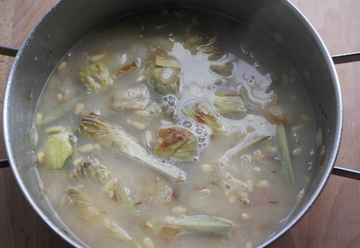 Alcachofas con jamón y huevo