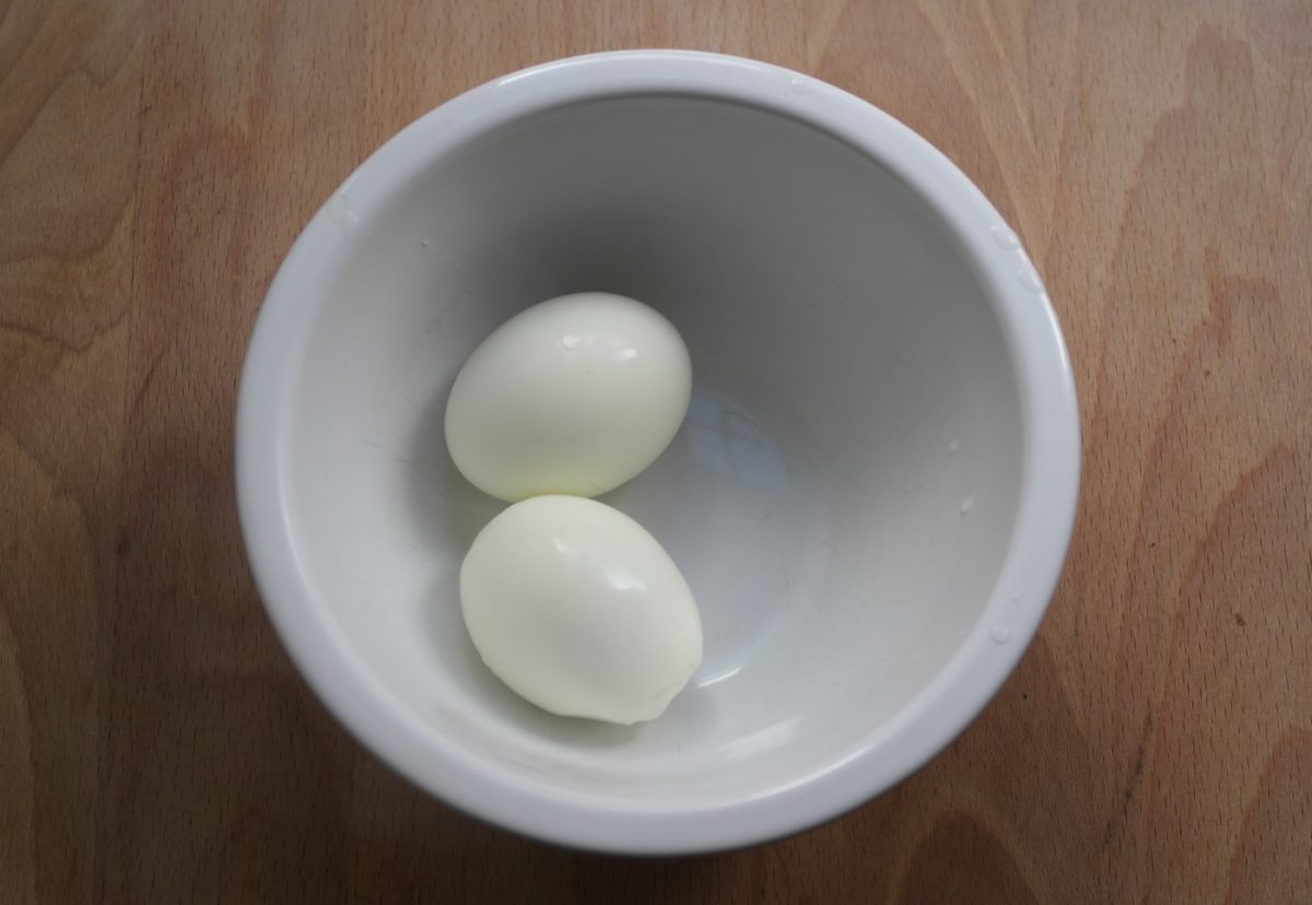 Alcachofas con jamón y huevo