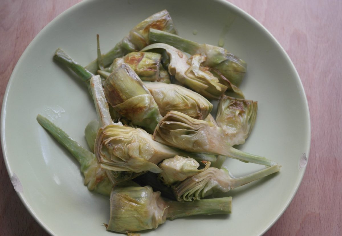 Alcachofas con jamón y huevo