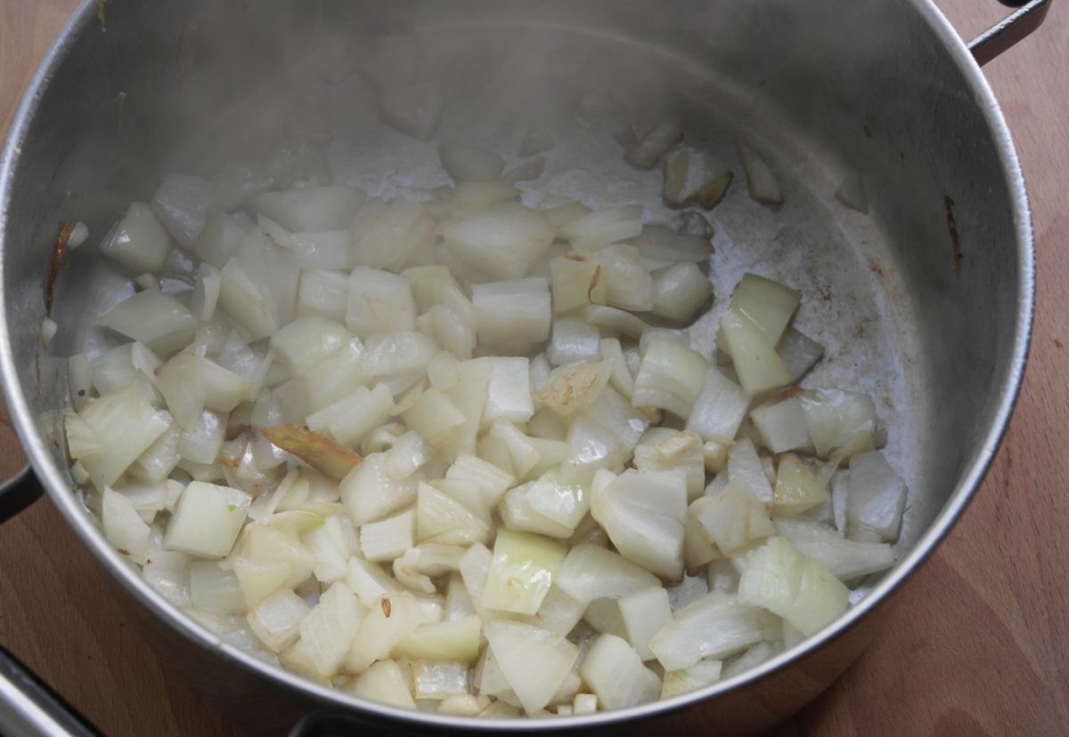 Alcachofas con jamón y huevo