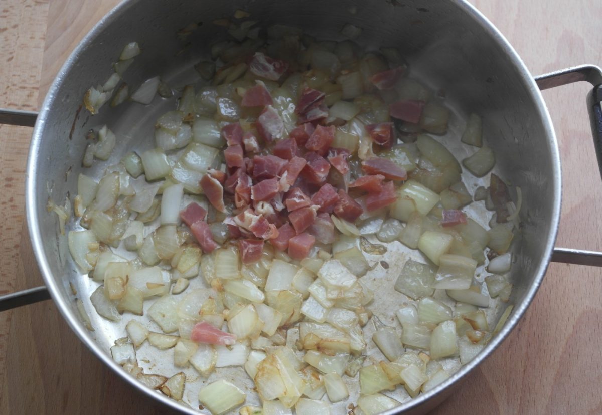 Alcachofas con jamón y huevo