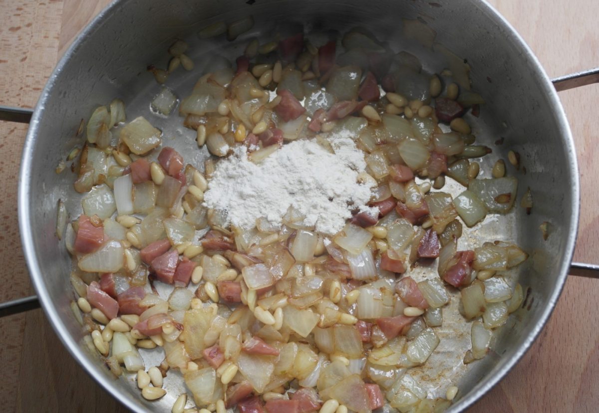 Alcachofas con jamón y huevo
