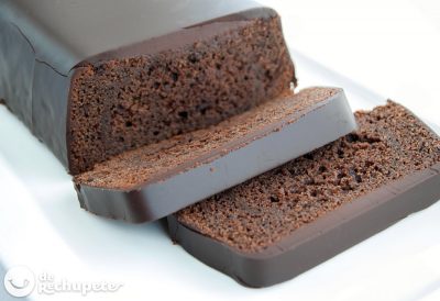 Bizcocho de chocolate con cobertura