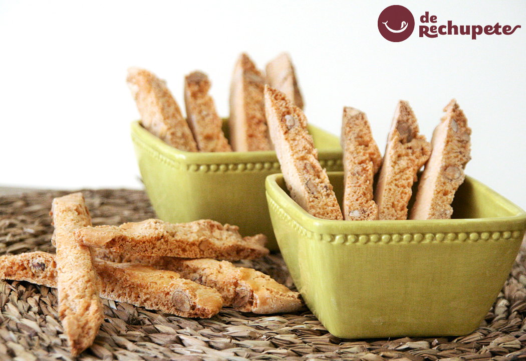 Cantucci o galletas italianas de almendra
