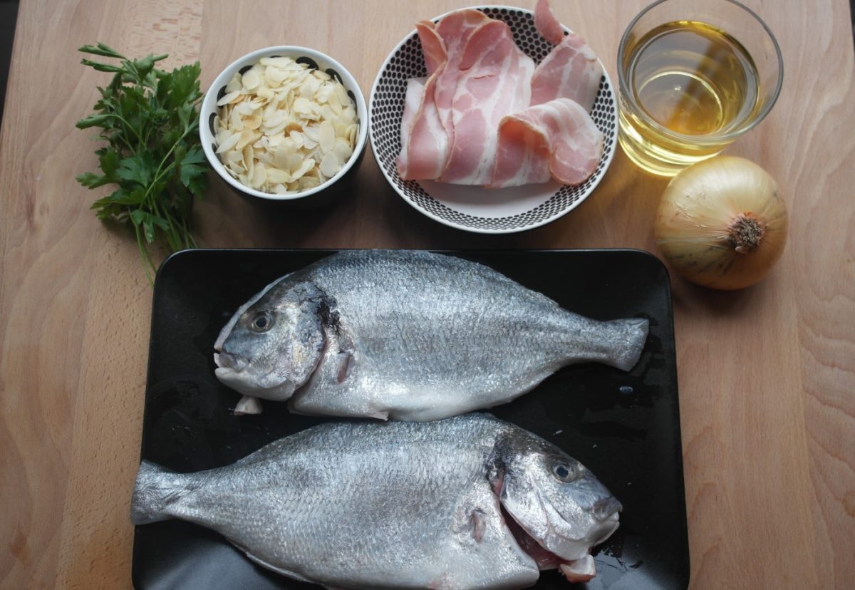 Dorada al horno con almendras