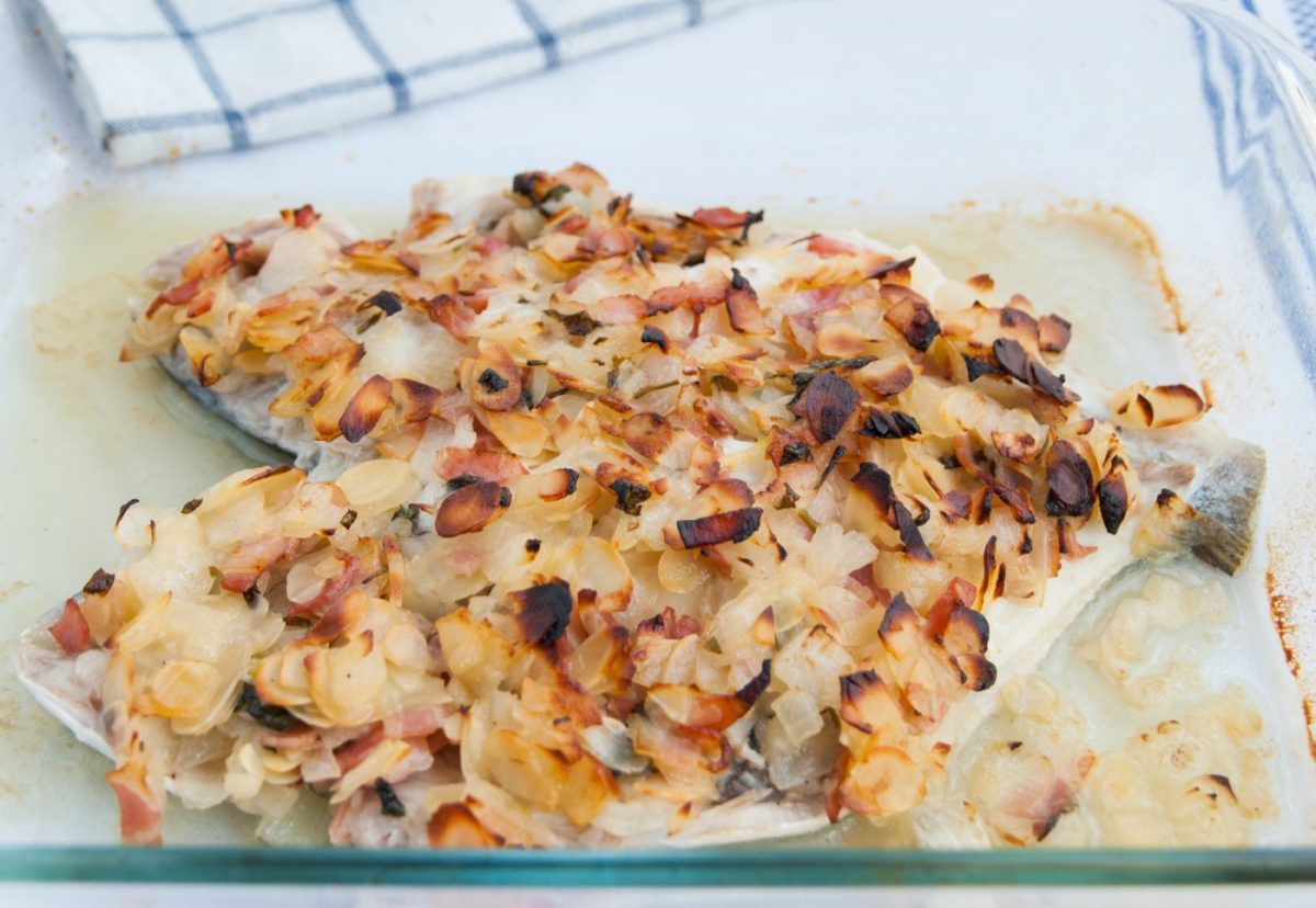Dorada al horno con almendras