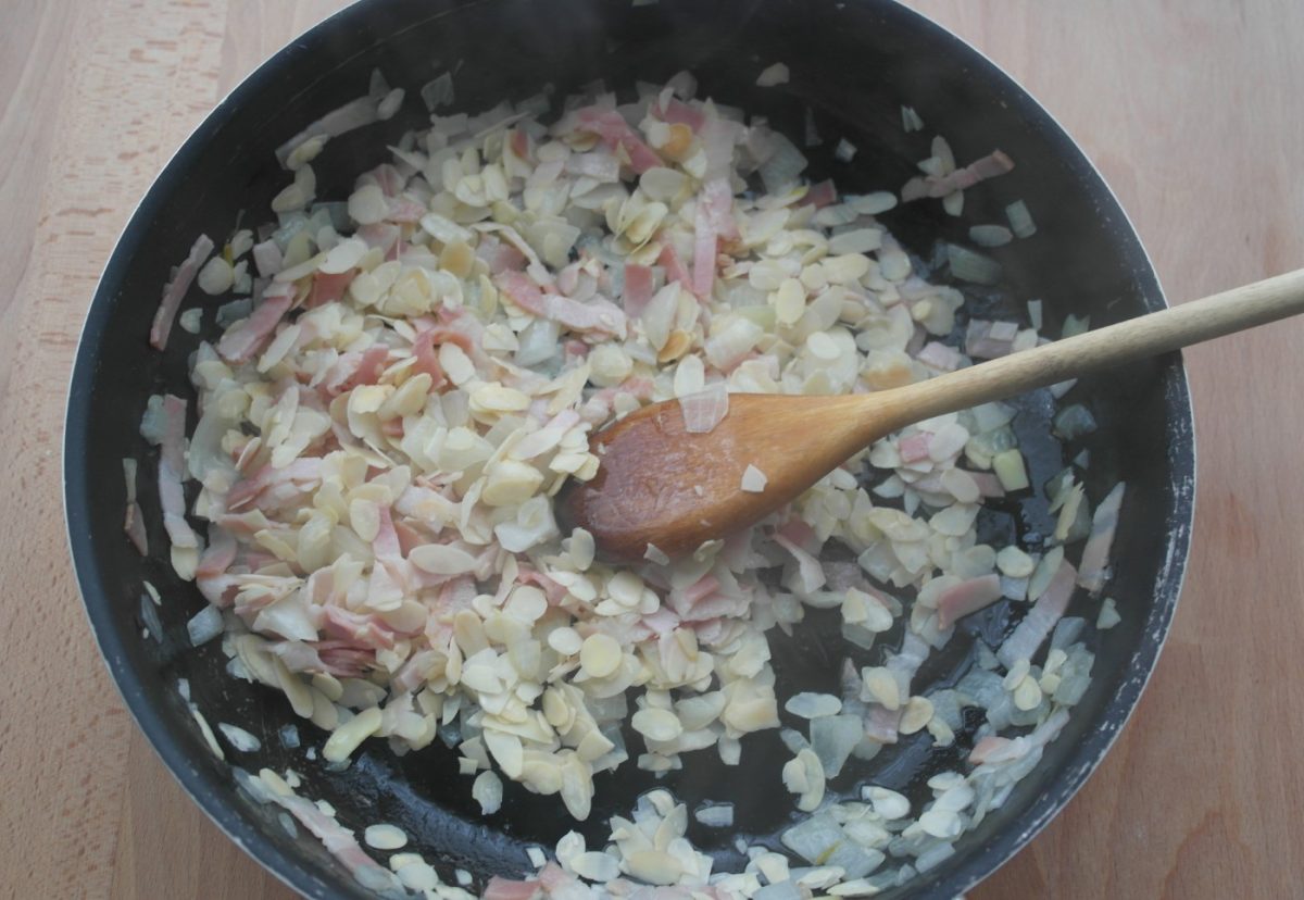 Dorada al horno con almendras