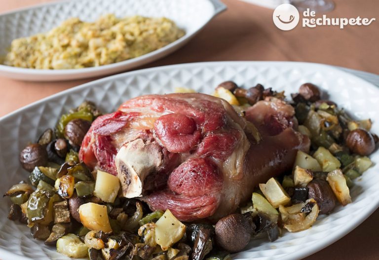 Codillo al horno con verduras