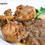 Muslos de pollo en salsa de cerveza. Receta de la abuela
