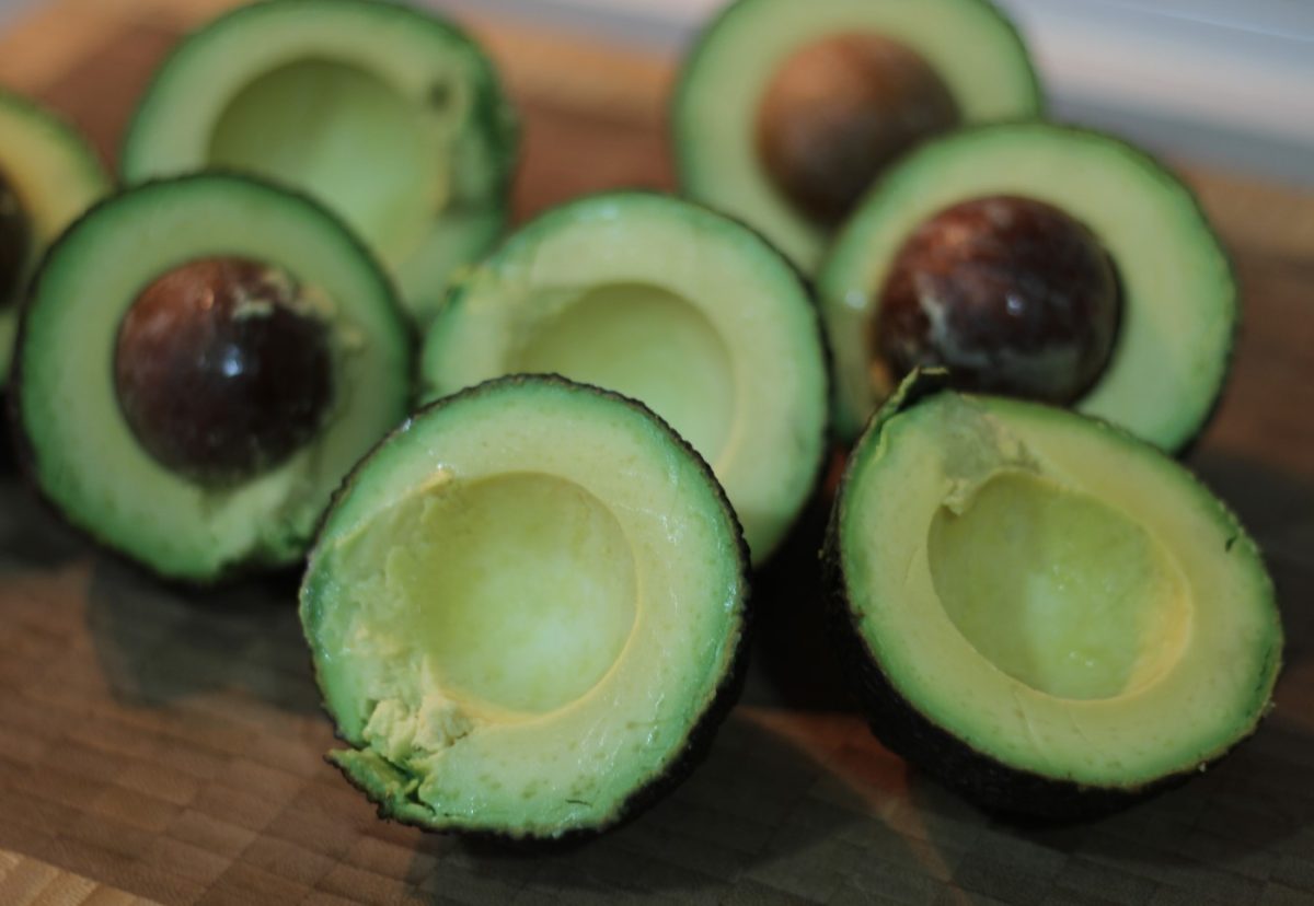 Calabaza con guacamole. Receta de Halloween