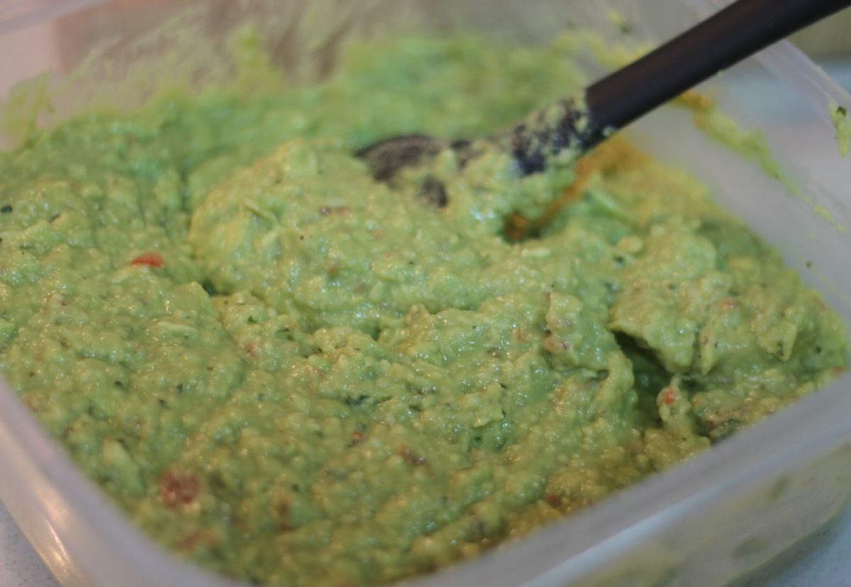 Calabaza con guacamole. Receta de Halloween