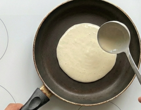 Milhojas de filloas caramelizadas con crema catalana