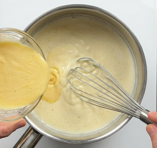 Milhojas de filloas caramelizadas con crema catalana