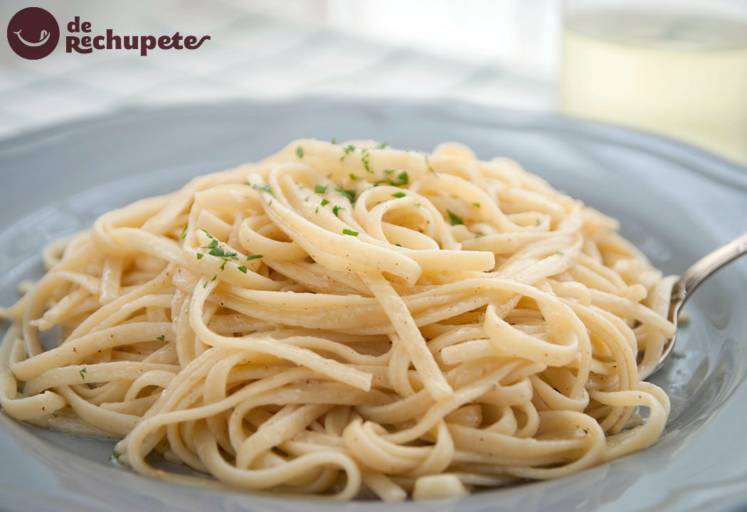 Tallarines con salsa de queso