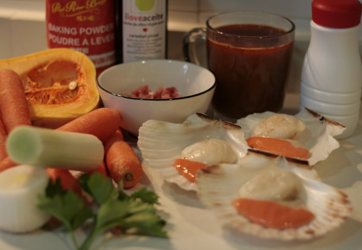 Vieiras sobre crema de zanahorias
