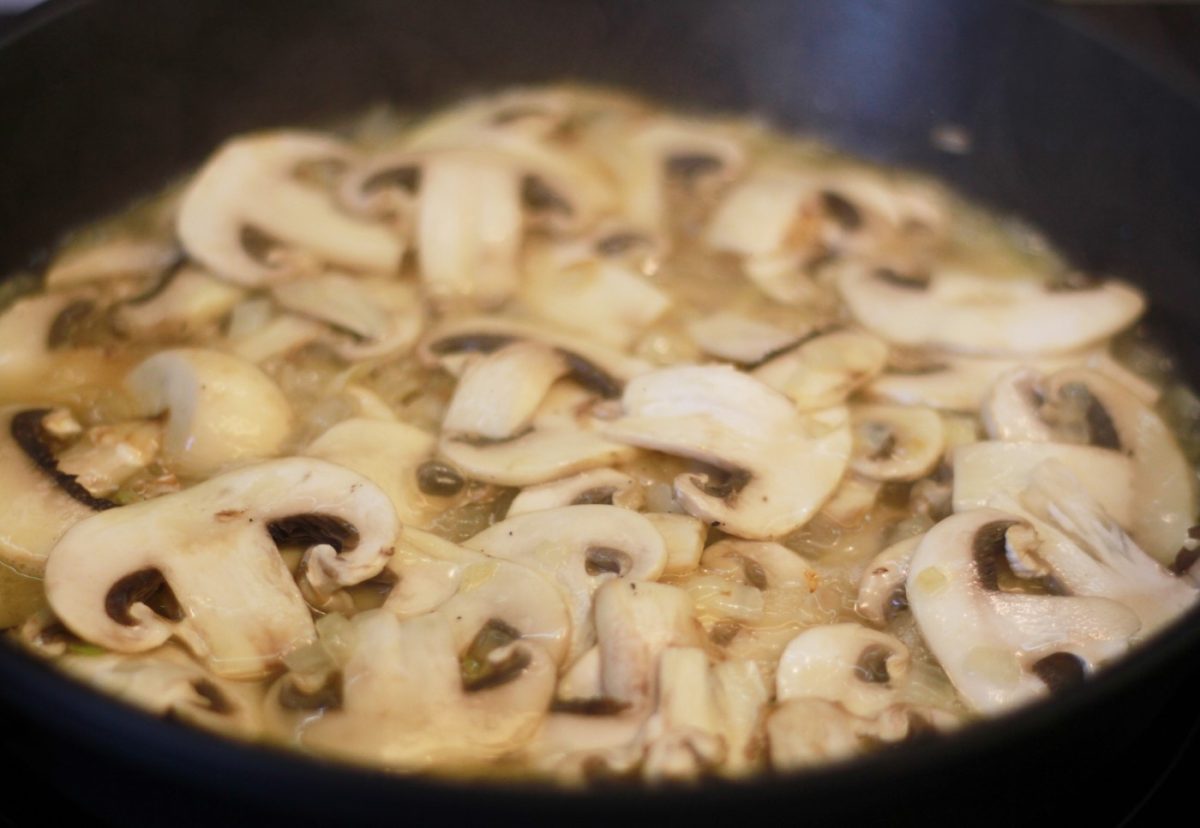Gulas al ajillo con champiñones