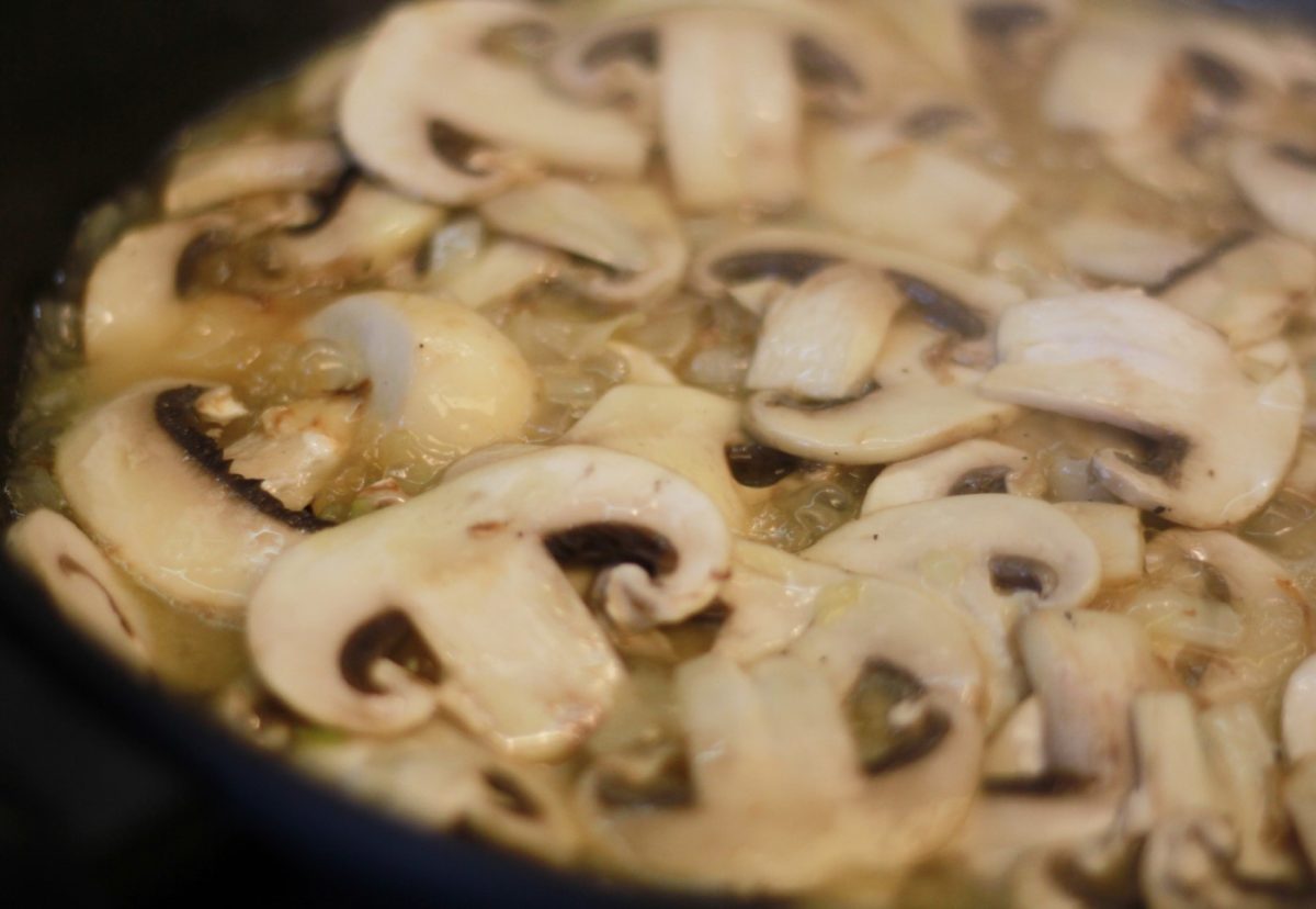 Gulas al ajillo con champiñones