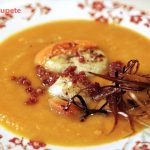 Vieiras sobre crema de zanahorias