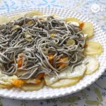 Huevos rotos con gulas al ajillo