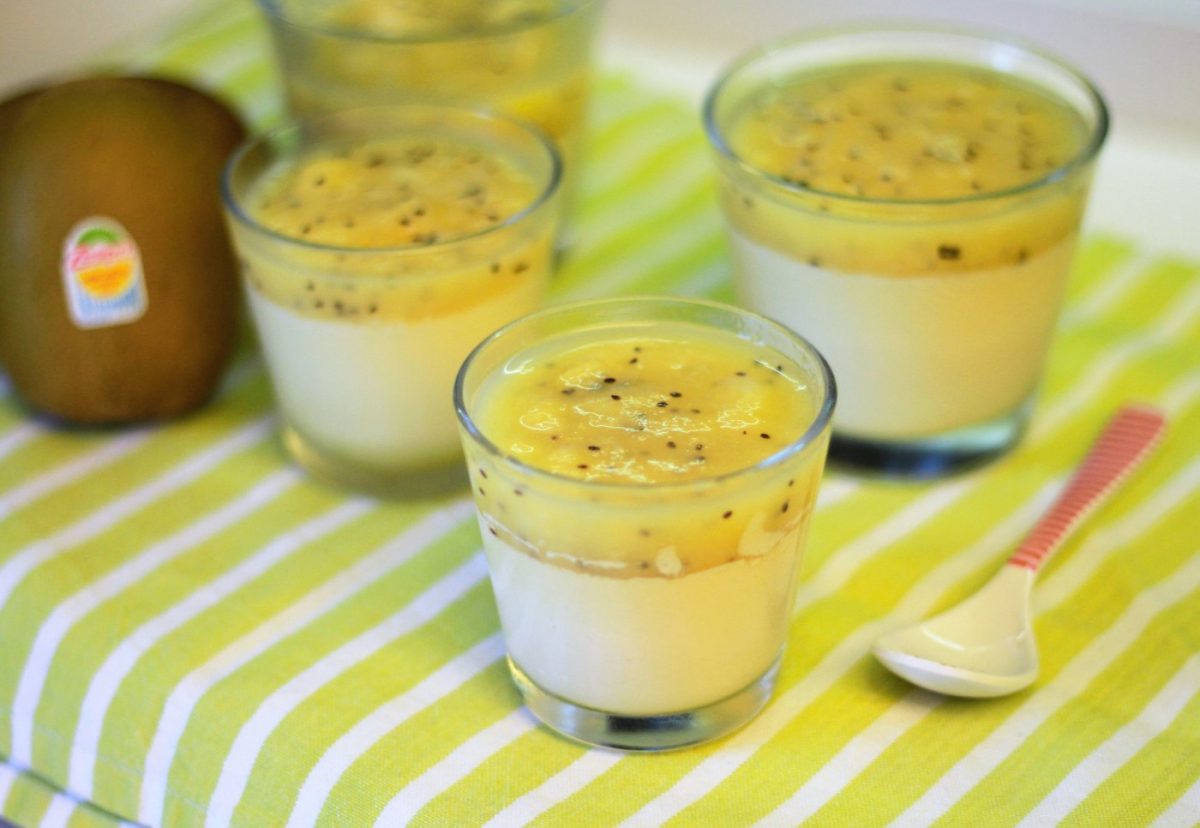 Panacota con kiwi (Panna cotta)