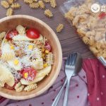 Ensalada fresca de pasta y manzana