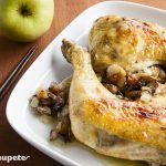 Pollo asado con manzana y setas