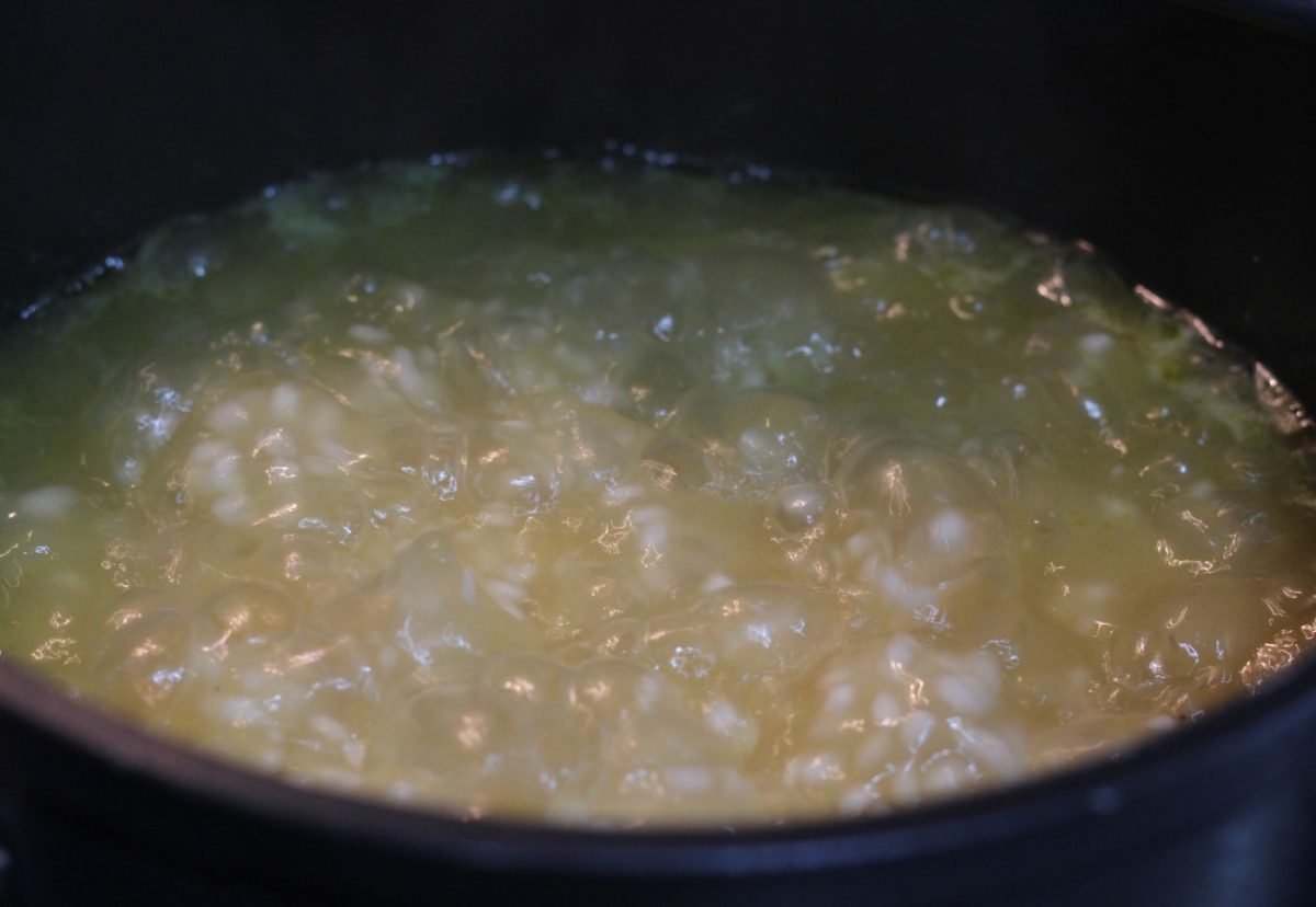 Alitas de pollo a la cerveza acompañadas de arroz blanco