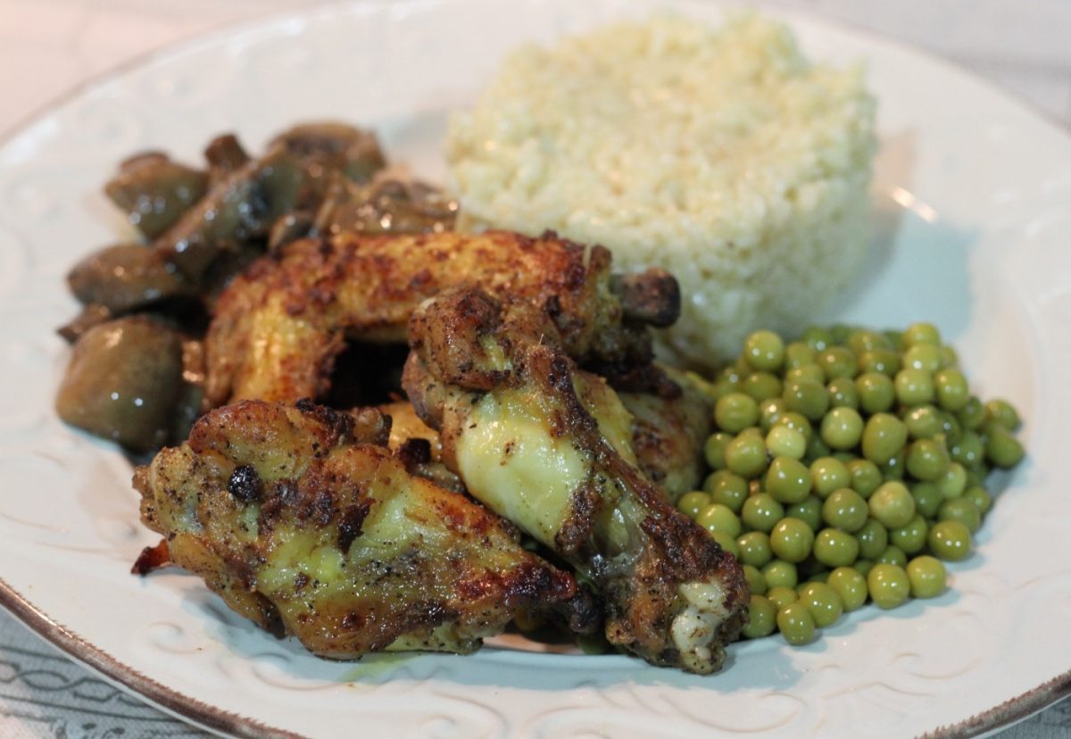 Alitas de pollo a la cerveza acompañadas de arroz blanco