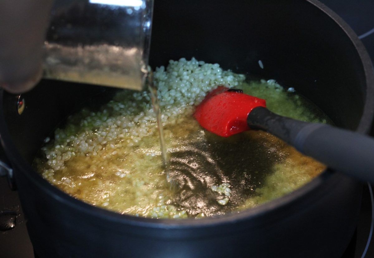 Alitas de pollo a la cerveza acompañadas de arroz blanco