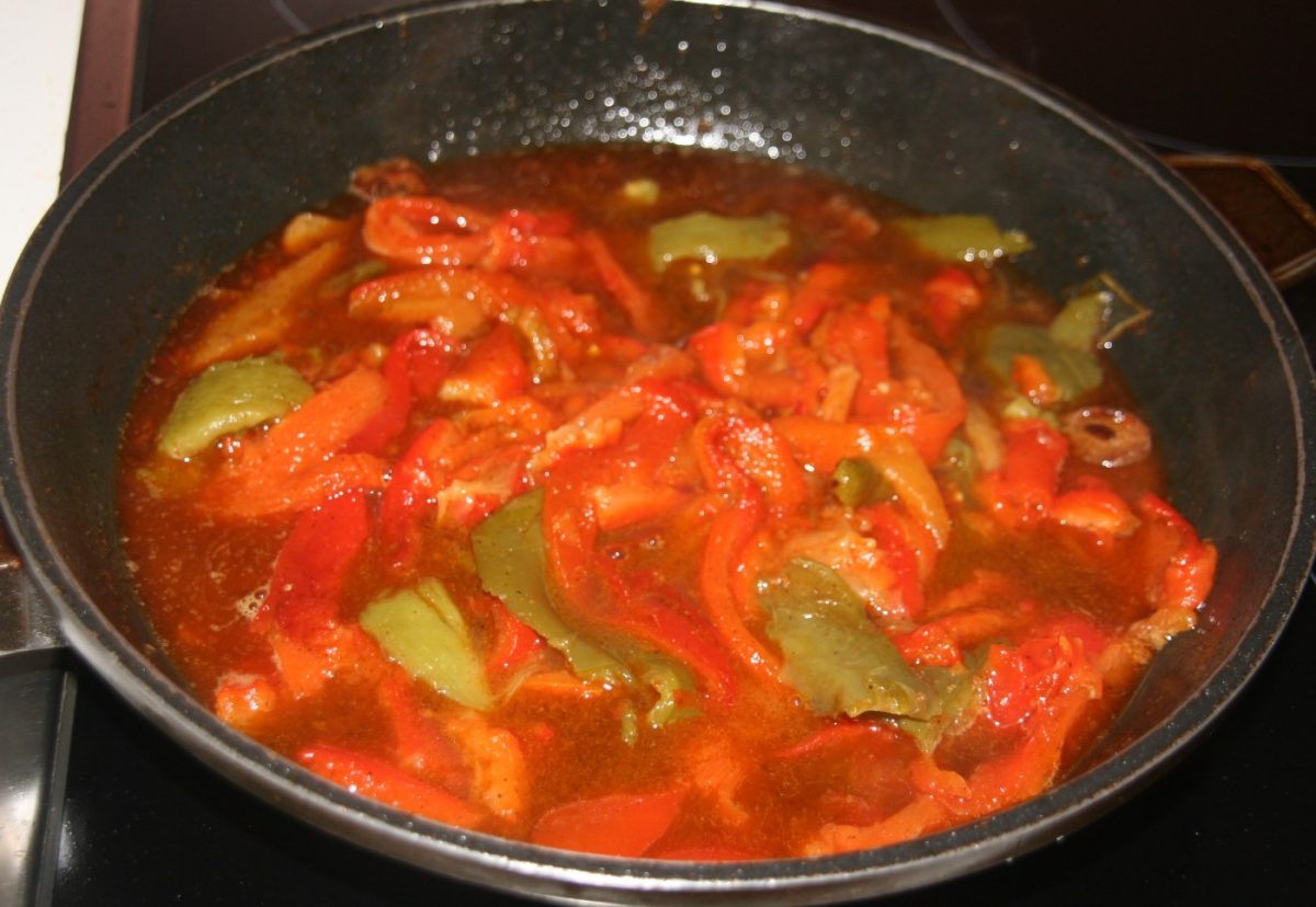 Bacalao a la tranca con pimientos asados