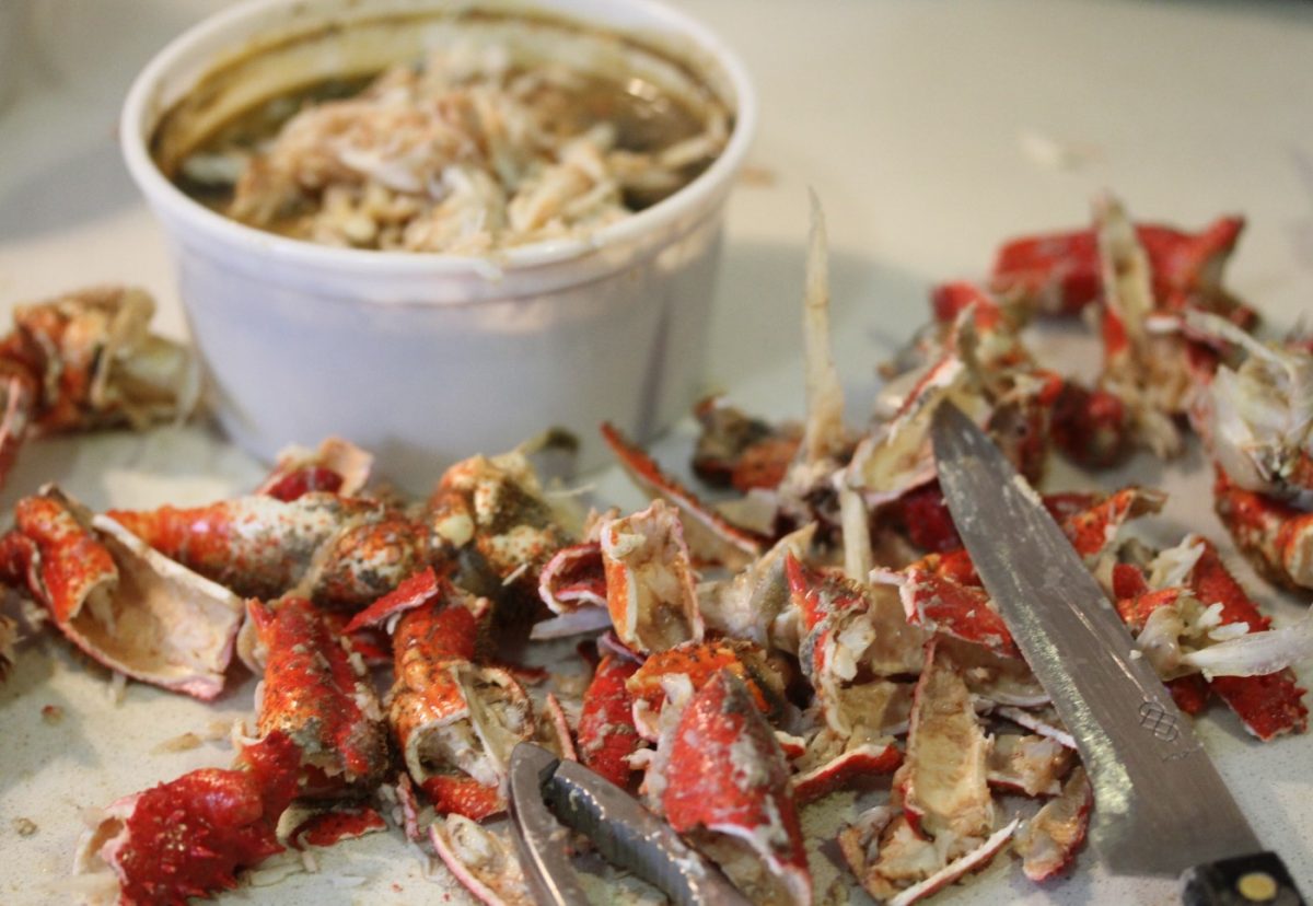 Centolla o centollo gratinado con langostinos y lacón