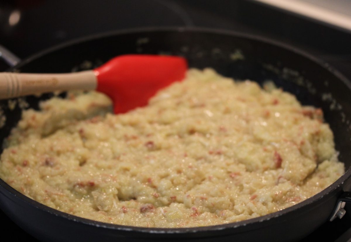 Centolla o centollo gratinado con langostinos y lacón