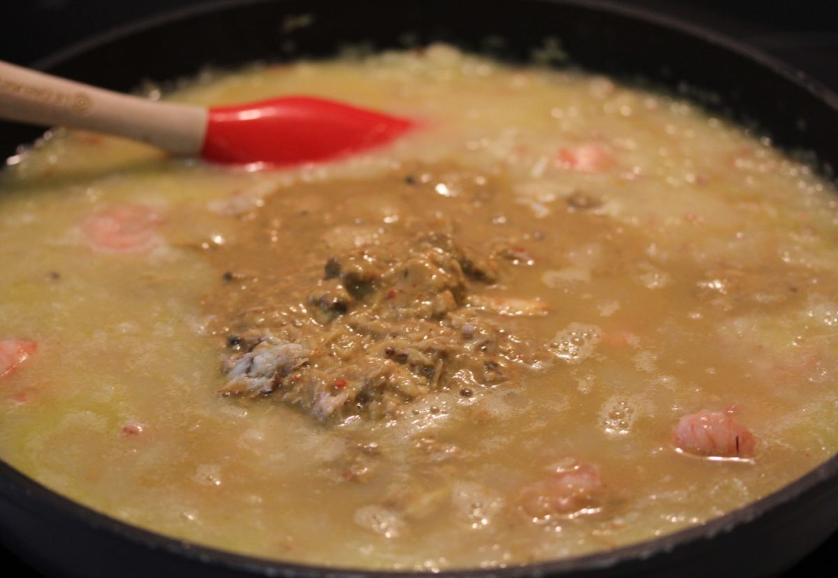 Centolla o centollo gratinado con langostinos y lacón
