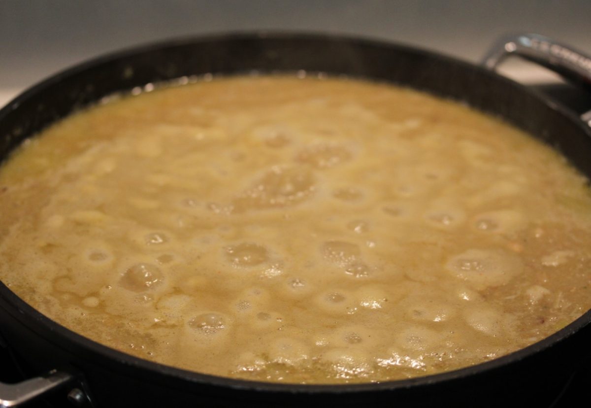 Centolla o centollo gratinado con langostinos y lacón
