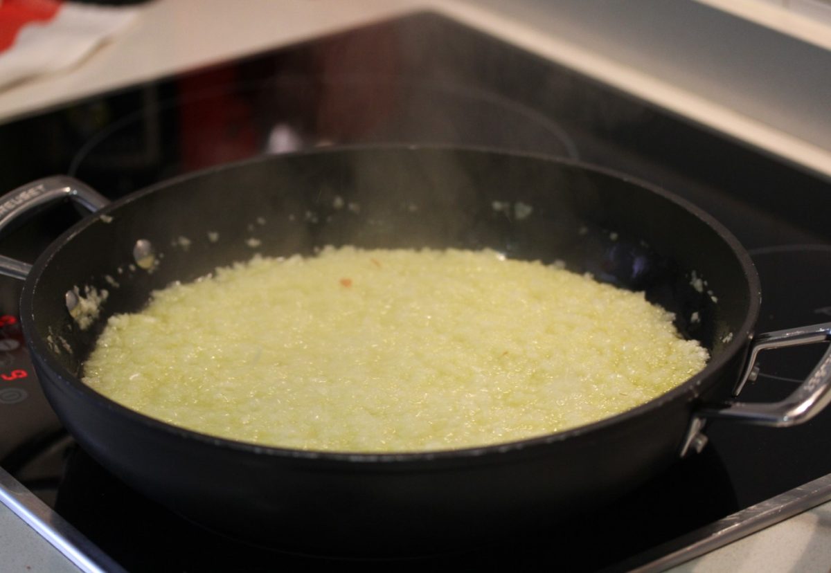 Centolla o centollo gratinado con langostinos y lacón
