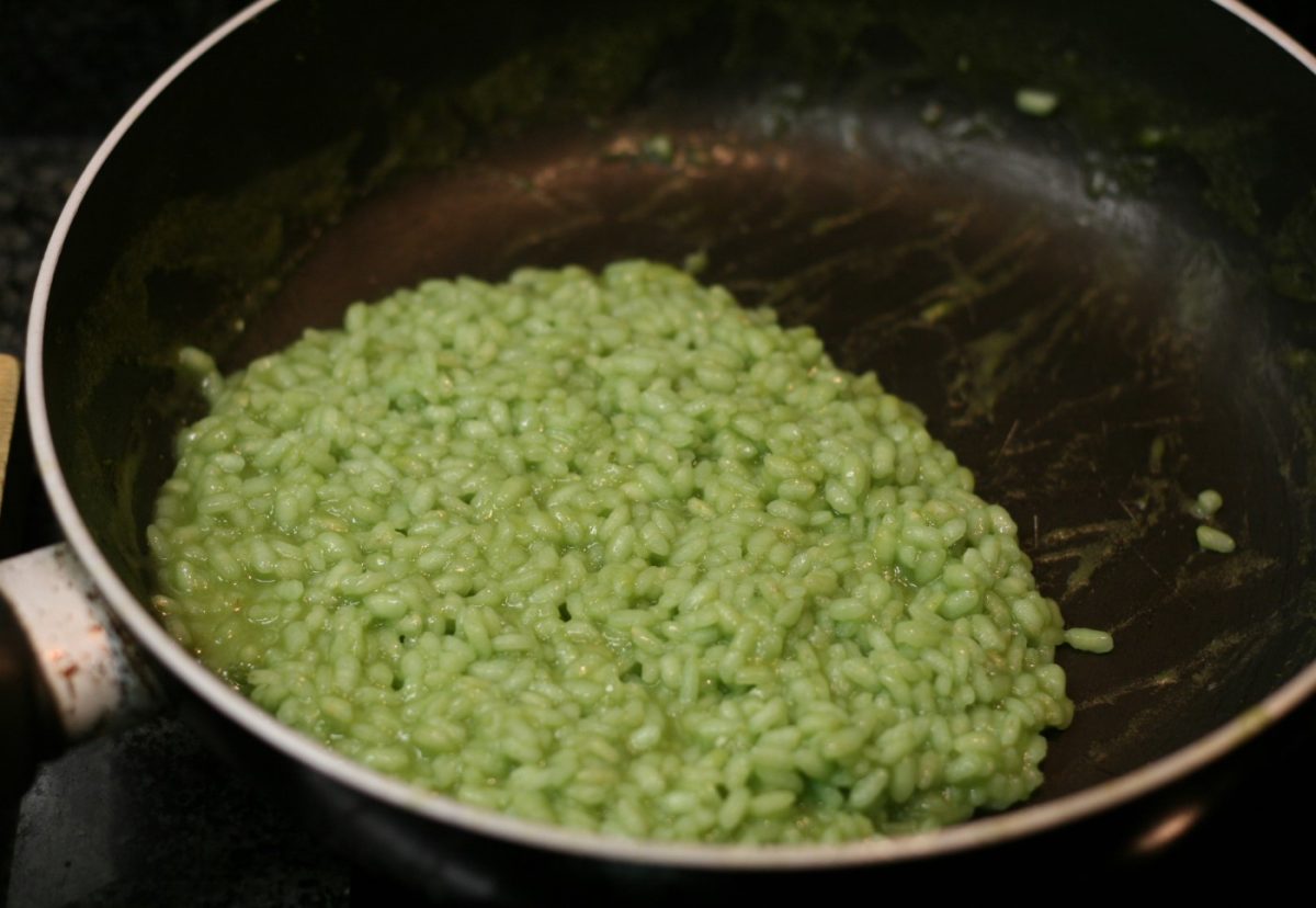 Lubina al horno con arroz de guisantes