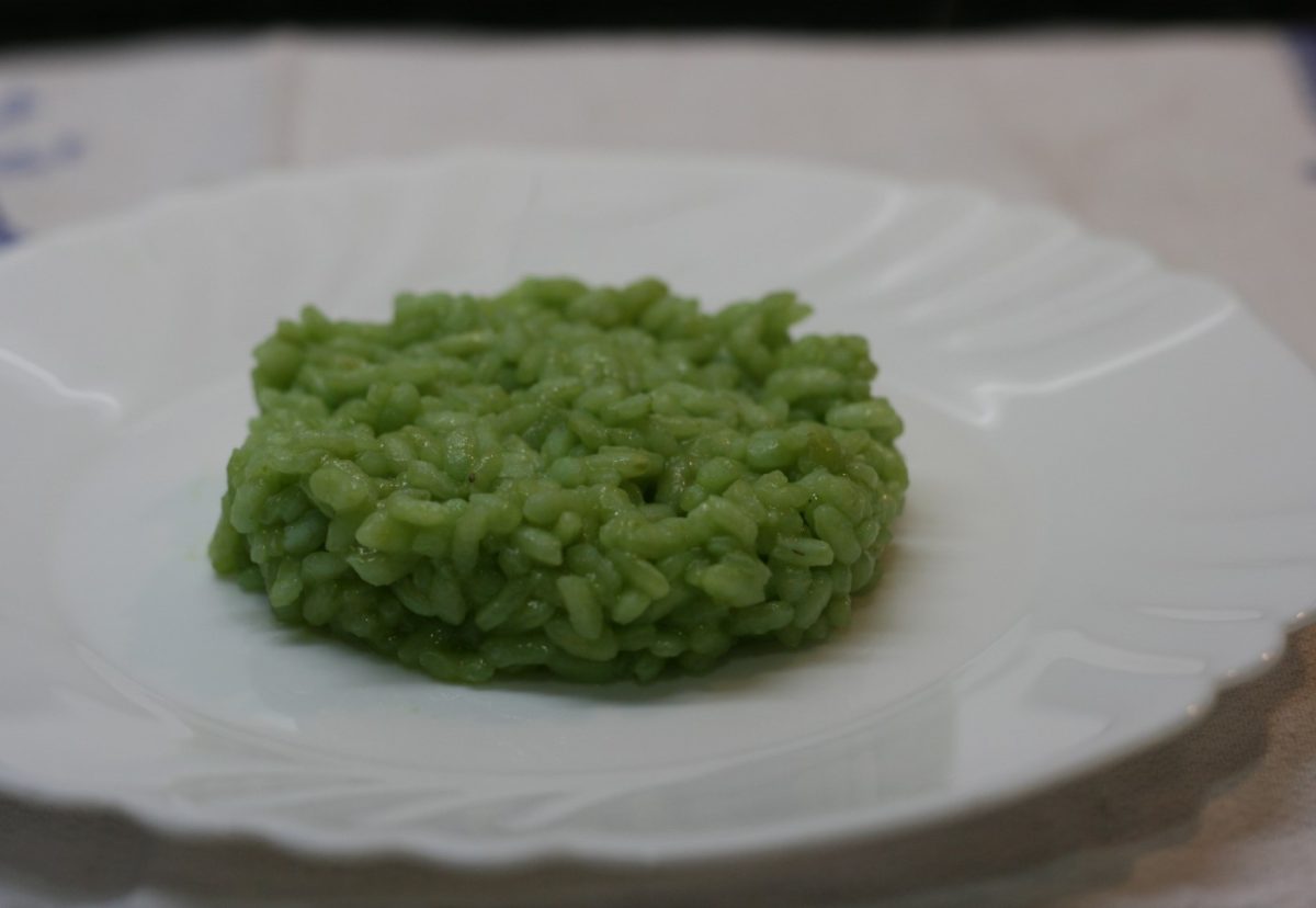 Lubina al horno con arroz de guisantes