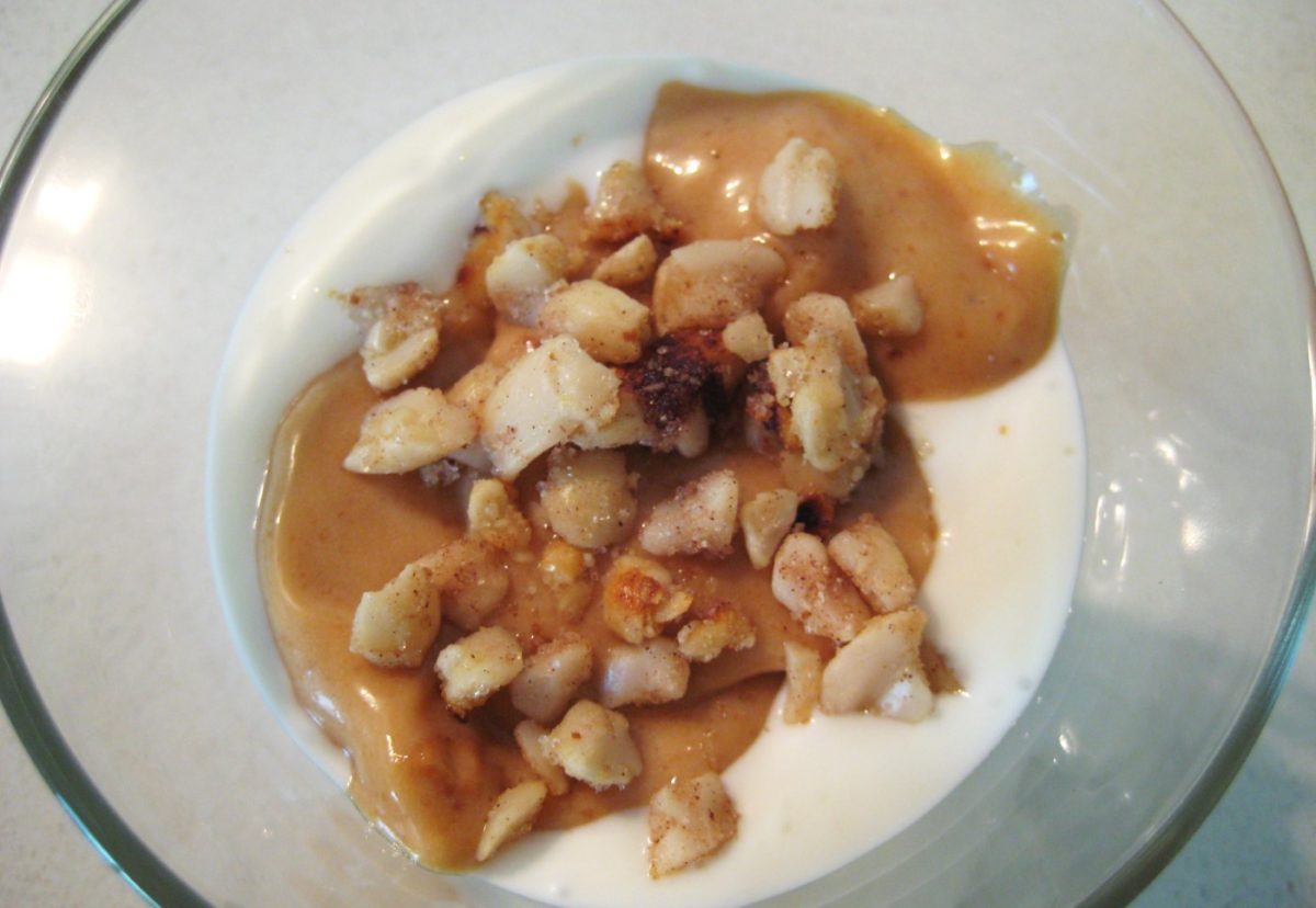 Copa de yogurt con crema de turrón