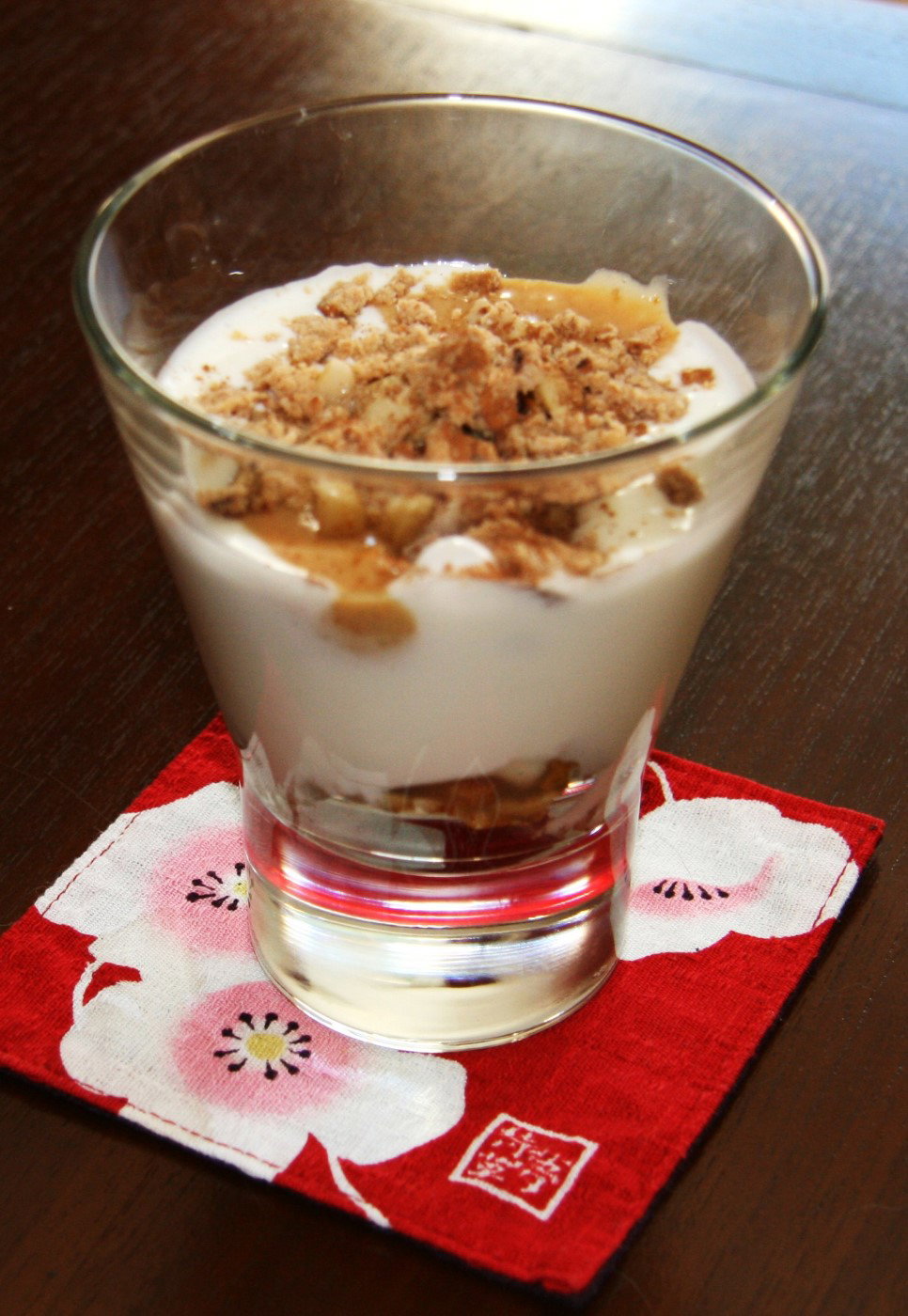 Copa de yogurt con crema de turrón