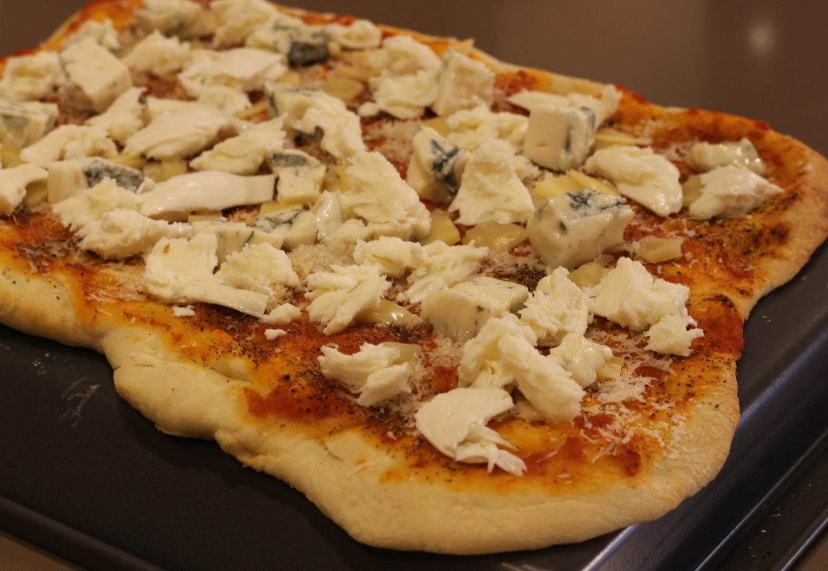 Pizza casera cuatro quesos
