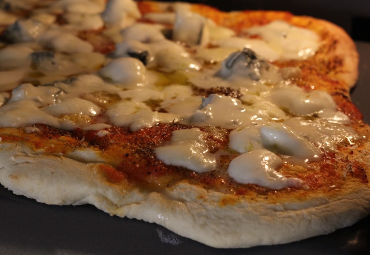 Pizza casera cuatro quesos