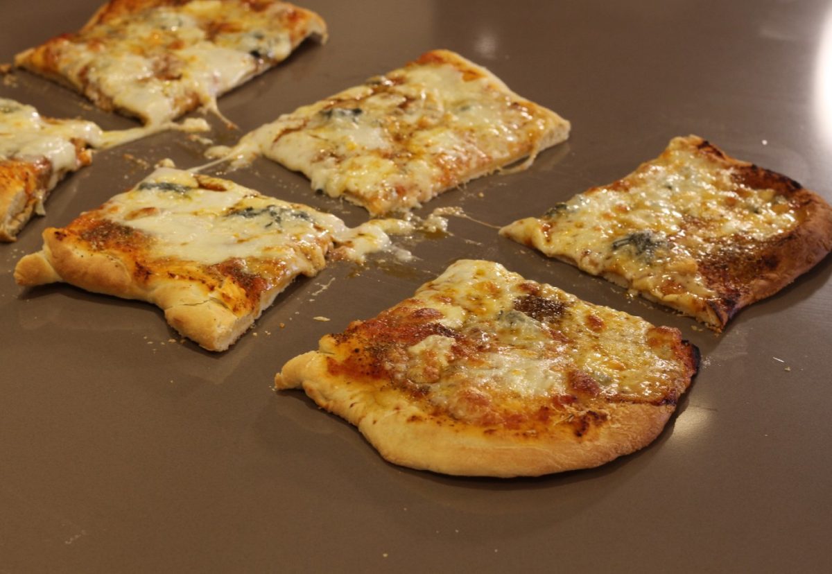 Pizza casera cuatro quesos