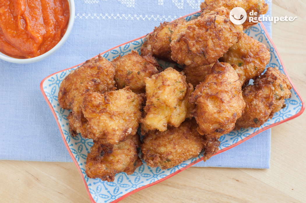 Buñuelos de bacalao caseros. receta tradicional de semana santa