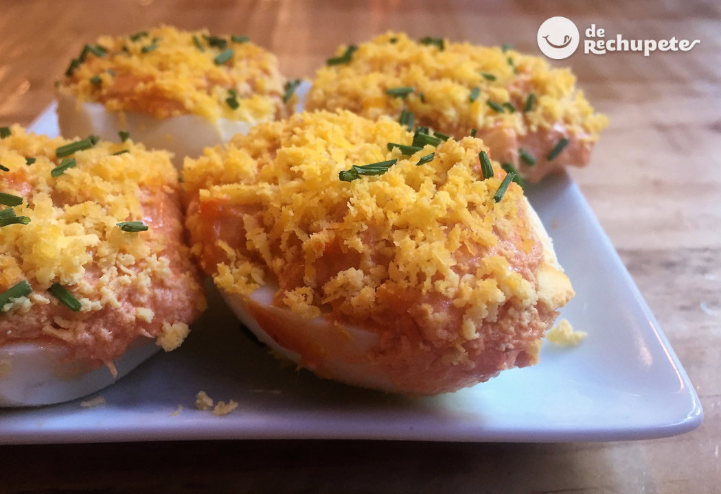 Huevos rellenos de atún