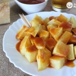 Cómo hacer patatas bravas. La tapa auténtica más madrileña
