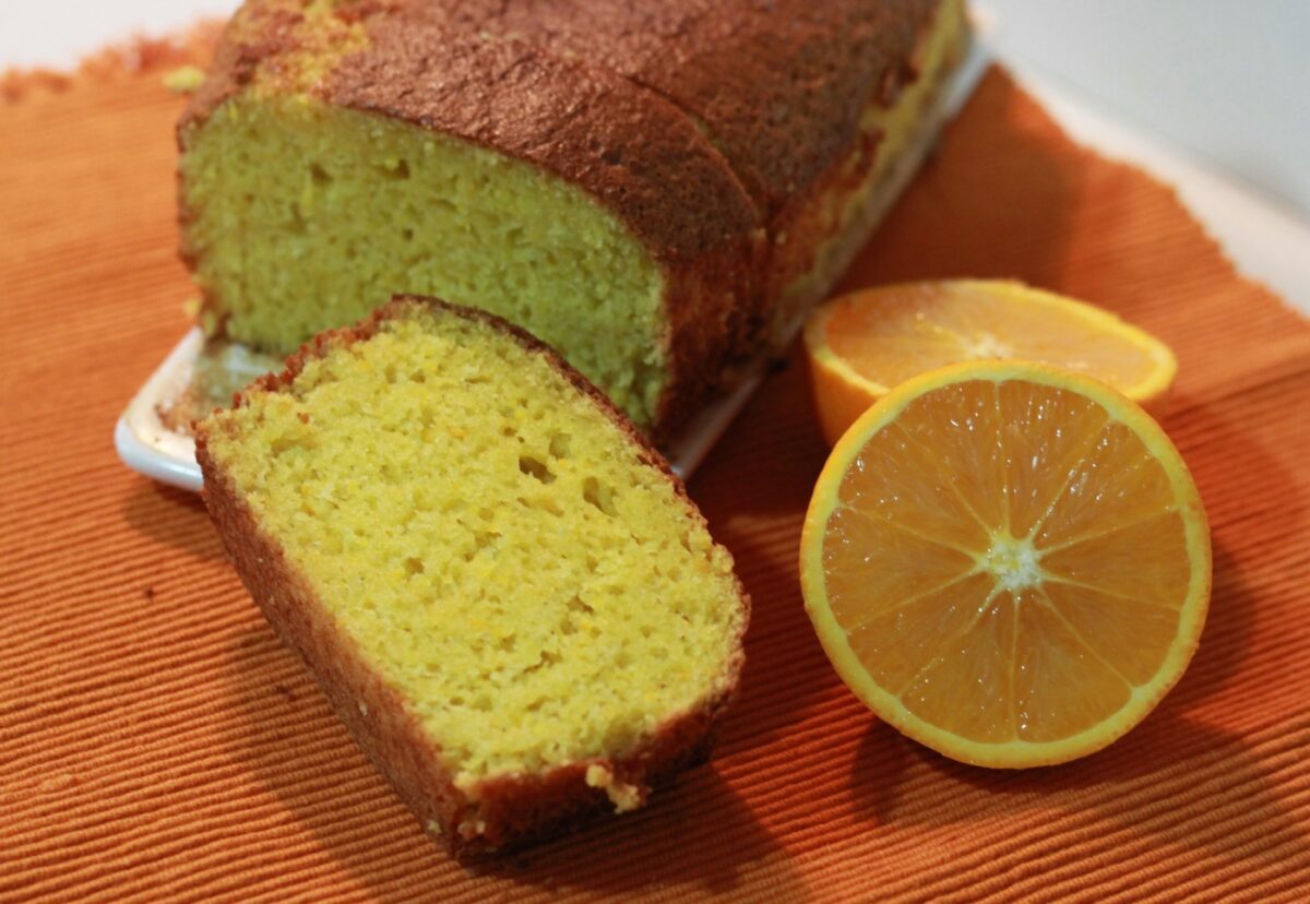 Bizcocho jugoso con zumo de naranja