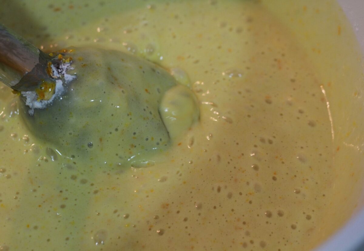 Bizcocho jugoso con zumo de naranja