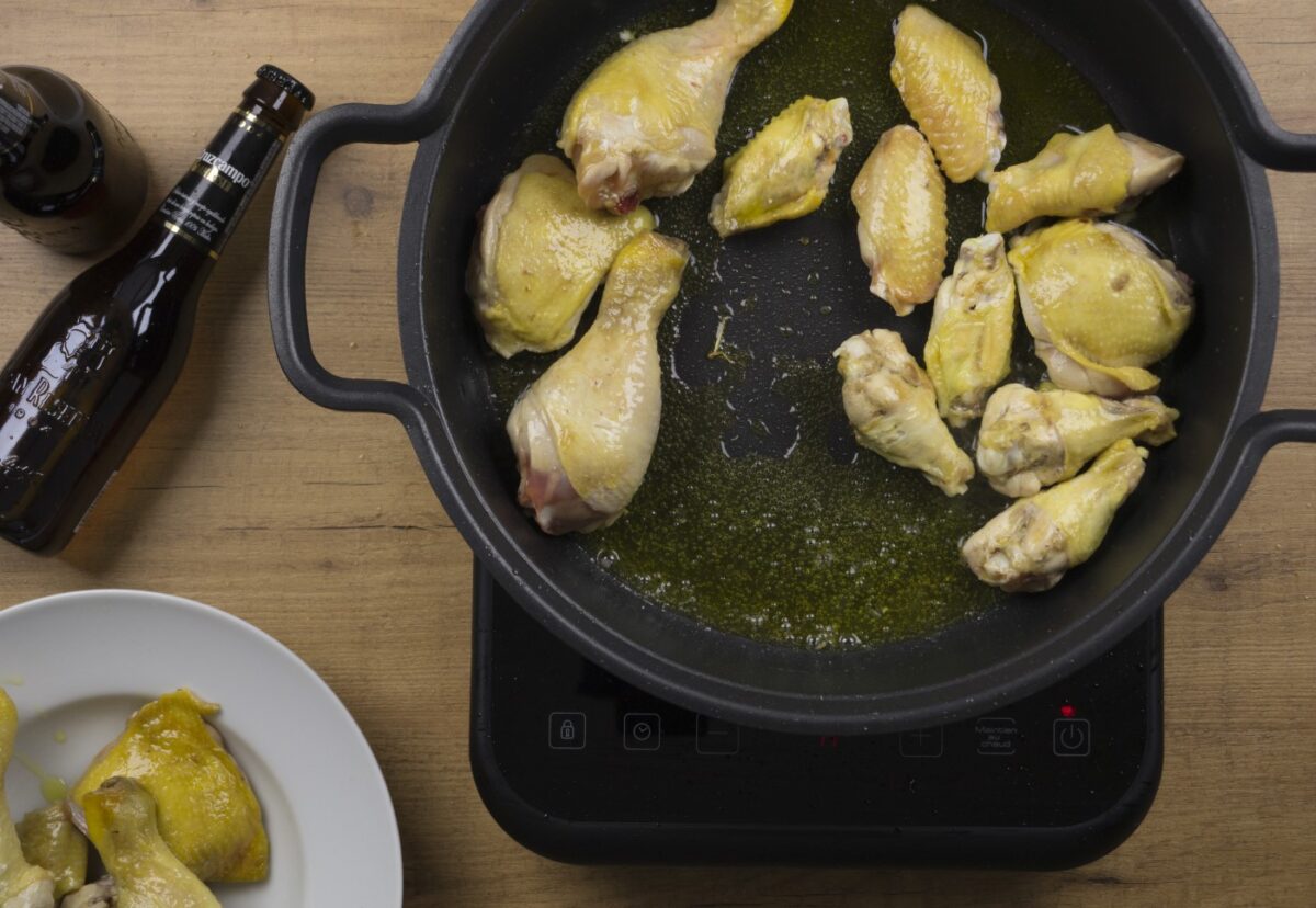 Pollo a la cerveza, el guiso fácil más sabroso